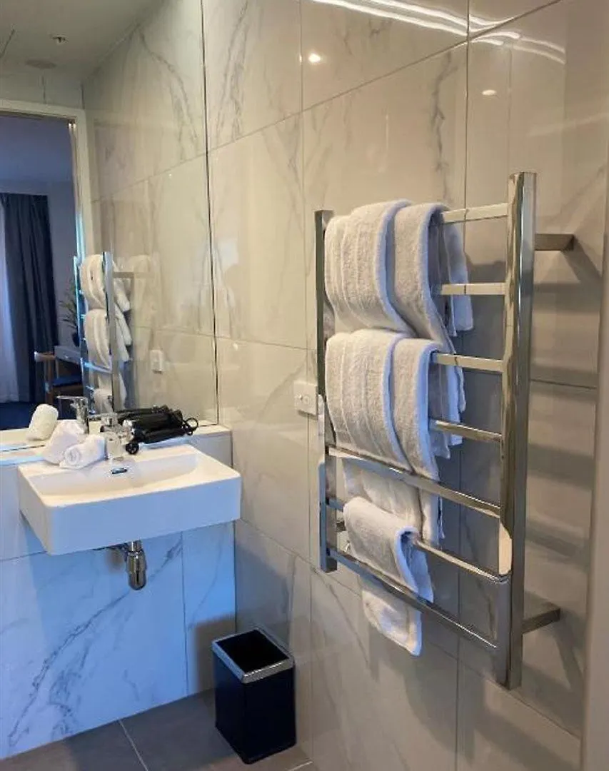 Christchurch City Hotel